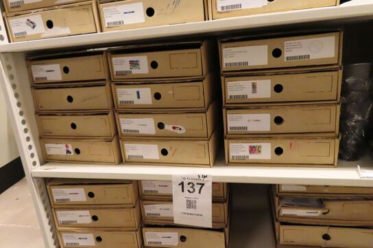 Indhold på 3 hylder