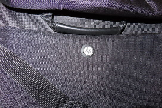 3 kasser med indhold af diverse ledninger mv. 