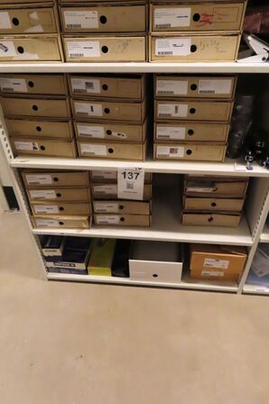 Indhold på 3 hylder