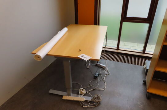 Hæve-/sænkebord + 2 stk. reoler