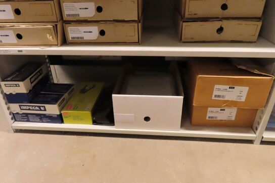 Indhold på 3 hylder