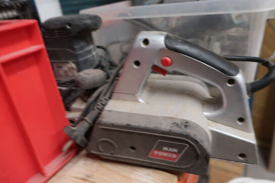 Div. Håndværktøj bl.a. fugepistol MILWAUKEE samt div. Overfræsere