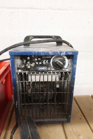 Div. Håndværktøj bl.a. fugepistol MILWAUKEE samt div. Overfræsere