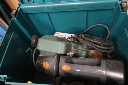 Div. Håndværktøj bl.a. fugepistol MILWAUKEE samt div. Overfræsere