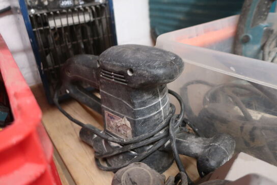 Div. Håndværktøj bl.a. fugepistol MILWAUKEE samt div. Overfræsere