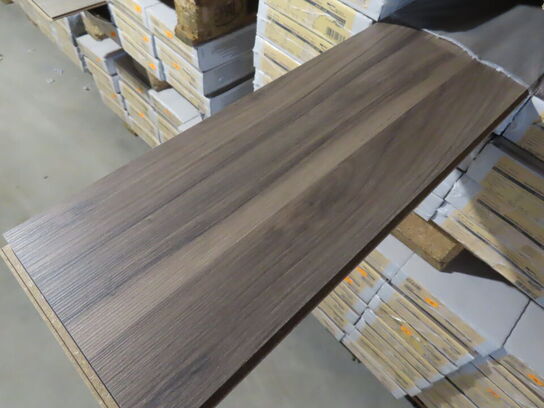 40 kvm. Parketgulv - Walnut