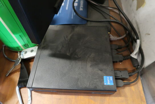 2 stk. computerskærme LENOVO, HP, tastatur, mus, computer LENOVO 12E3