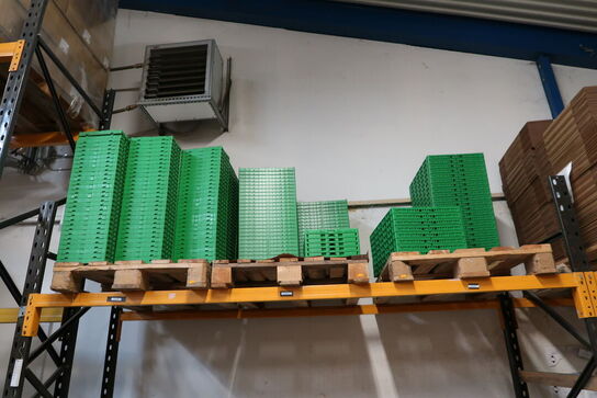 3 stk. paller med plastikasser 