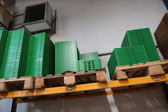 3 stk. paller med plastikasser 