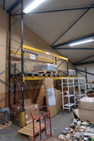 2 fag pallereoler uden indhold