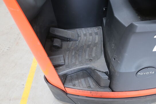 Reachtruck TOYOTA RRE 140B