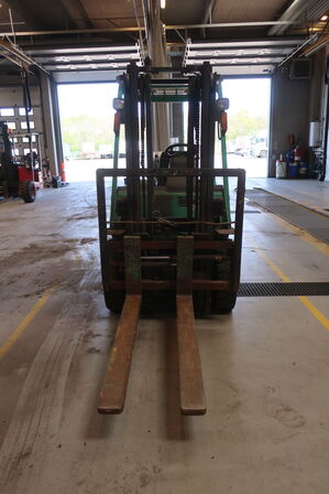 Gaffeltruck MITSUBISHI GRENDIA 25