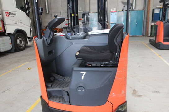 Reachtruck TOYOTA RRE 140B