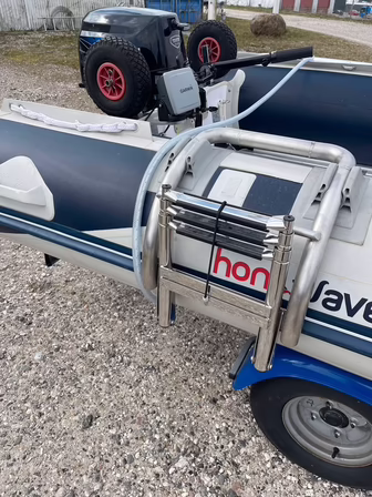 13' Gummibåd HONWAVE T32 IE med Tohatsu 9,9hk samt trailer (MOMSFRI)
