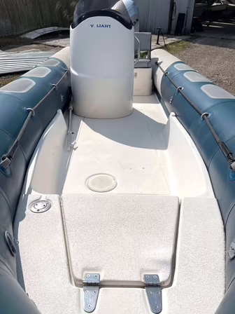 18' Gummibåd VALIANT V520 RIB med Honda BF100 motor samt trailer (MOMSFRI)