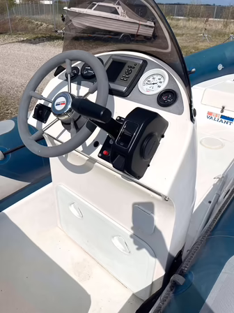 18' Gummibåd VALIANT V520 RIB med Honda BF100 motor samt trailer (MOMSFRI)