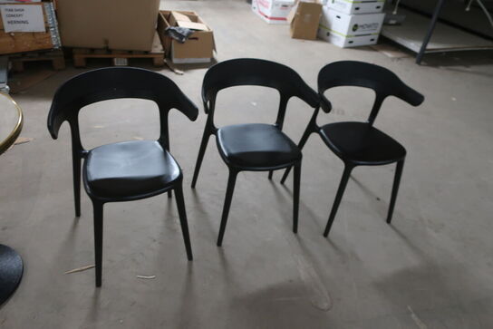 Cafébord m. 3 stk. PAPTYA LUNA cafestole i plast