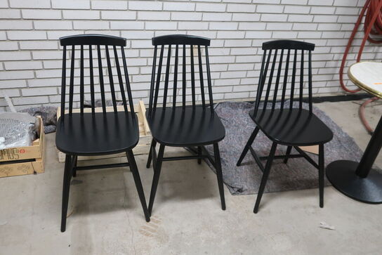 Cafébord m. 3 stk. ZEDERKOF PEOPLE cafestole i træ