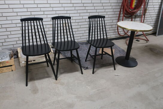 Cafébord m. 3 stk. ZEDERKOF PEOPLE cafestole i træ