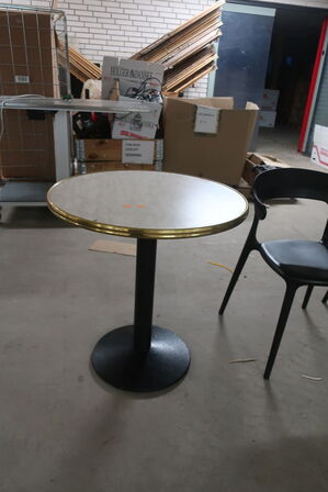 Cafébord m. 3 stk. PAPTYA LUNA cafestole i plast