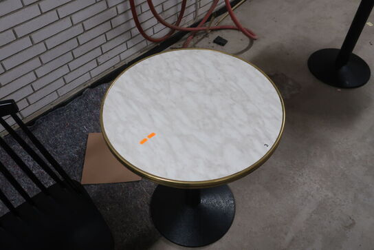 Cafébord m. 3 stk. ZEDERKOF PEOPLE cafestole i træ