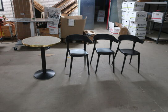 Cafébord m. 3 stk. PAPTYA LUNA cafestole i plast