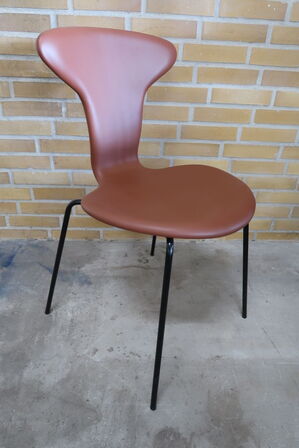 Spisebordsstol HOWE "Munkegaard-stol" (Udstillingsmodel)