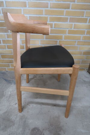 Armstol FRITZ HANSEN PP58 Eg / Læder (Udstillingsmodel)