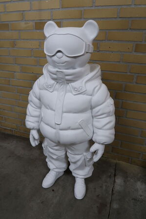 Skulptur ASTROBEAR af Rasmus Benjamin