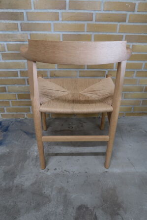 Armstol FRITZ HANSEN PP68 Eg / Natur (Udstillingsmodel)