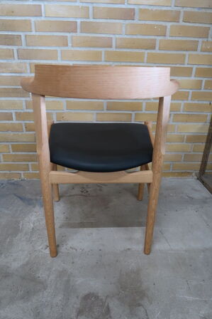 Armstol FRITZ HANSEN PP58 Eg / Læder (Udstillingsmodel)