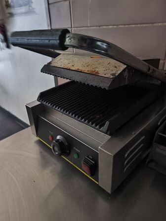 Elektrisk grill ECG811