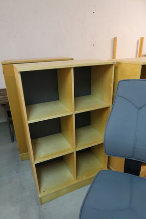 Arkivskab, skabe KINNARPS, reoler, skrivebord m.m.