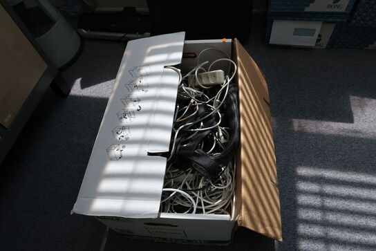 Div. Elektronik, makulator REXEL RSS2232, hæftemaskine RAPID 5080Electronic m.m.