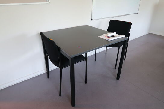 Bord med 2 stk. stole DAARBAK