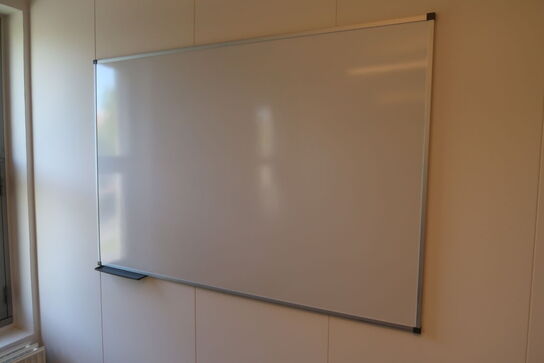 3 stk. plakater/billeder samt whiteboard