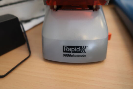 Hulmaskiner, skæremaskine DAHLE 561, hæftemaskine RAPID 5050electronic