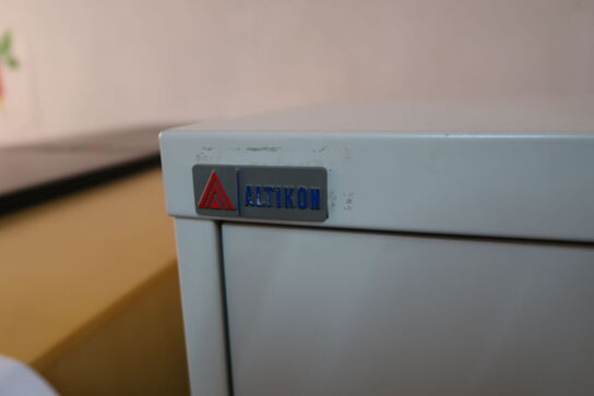 Arkivskab, skabe KINNARPS, reoler, skrivebord m.m.