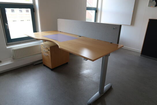 El. hæve/sænke skrivebord KINNARPS, skuffemodul, skab, stumtjener m.m.