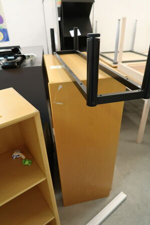 Reol, skab, 2 stk. borde HANS J. WEGNER samt 2 stk. borde m.m.