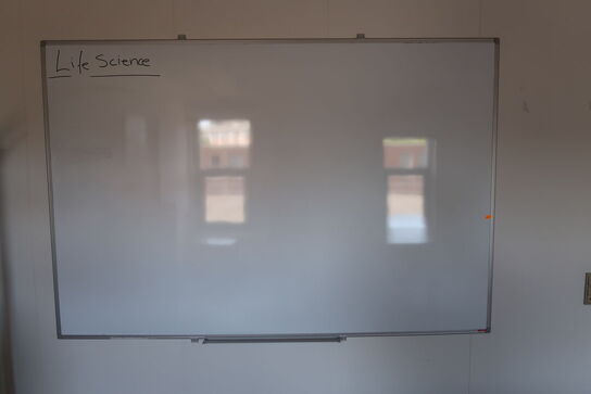 El. hæve/sænke skrivebord KINNARPS, skuffemodul, skab, stumtjener m.m.