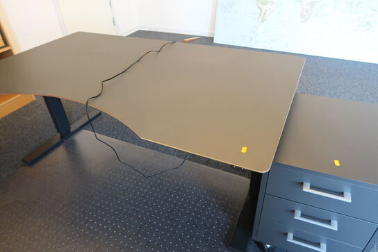 El. hæve/sænke skrivebord, skuffemodul, reol, whiteboard