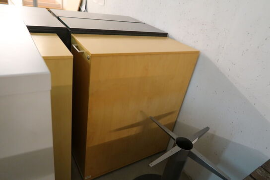 Arkivskab, skabe KINNARPS, reoler, skrivebord m.m.