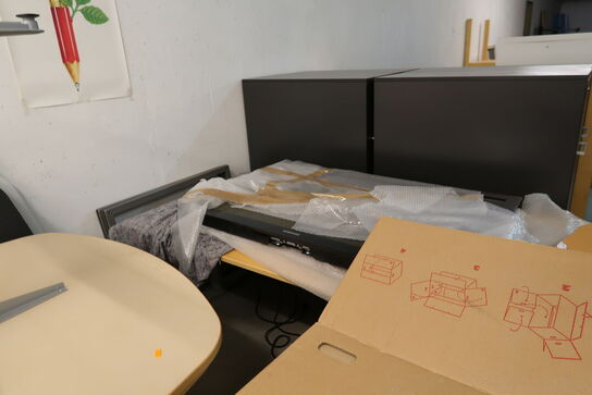 2 stk. reoler, skab, bord HANS J. WEGNER, bord m.m.