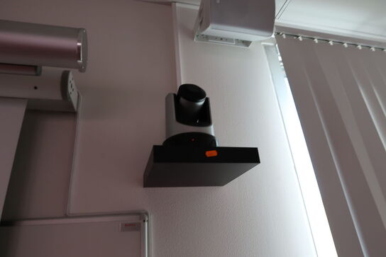 Konferencekamera POLYCOM EagleEye MPTZ-B, switch EXTRON SW2 HD 4K m.m. (se billeder)