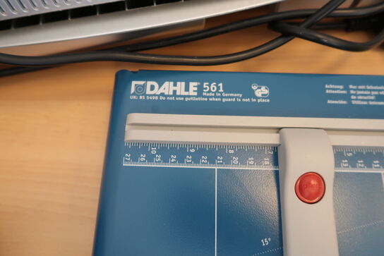 Hulmaskiner, skæremaskine DAHLE 561, hæftemaskine RAPID 5050electronic