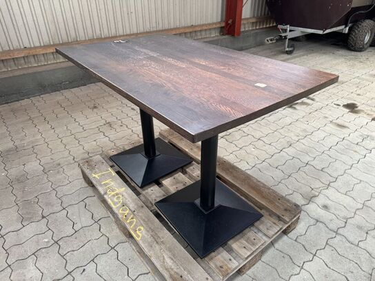 Spisebord med bordplade i massiv eg. L120cm x B70cm