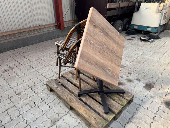 Udendørs cafébord med sort flip understel inkl. 2 fletstole