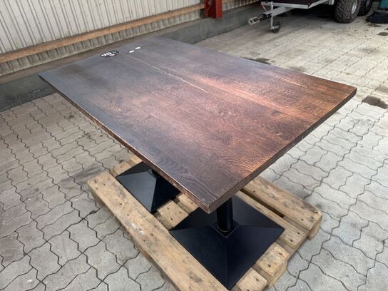 Spisebord med bordplade i massiv eg. L120cm x B70cm