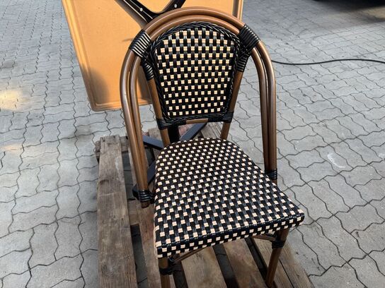 Udendørs cafébord med sort flip understel inkl. 2 fletstole